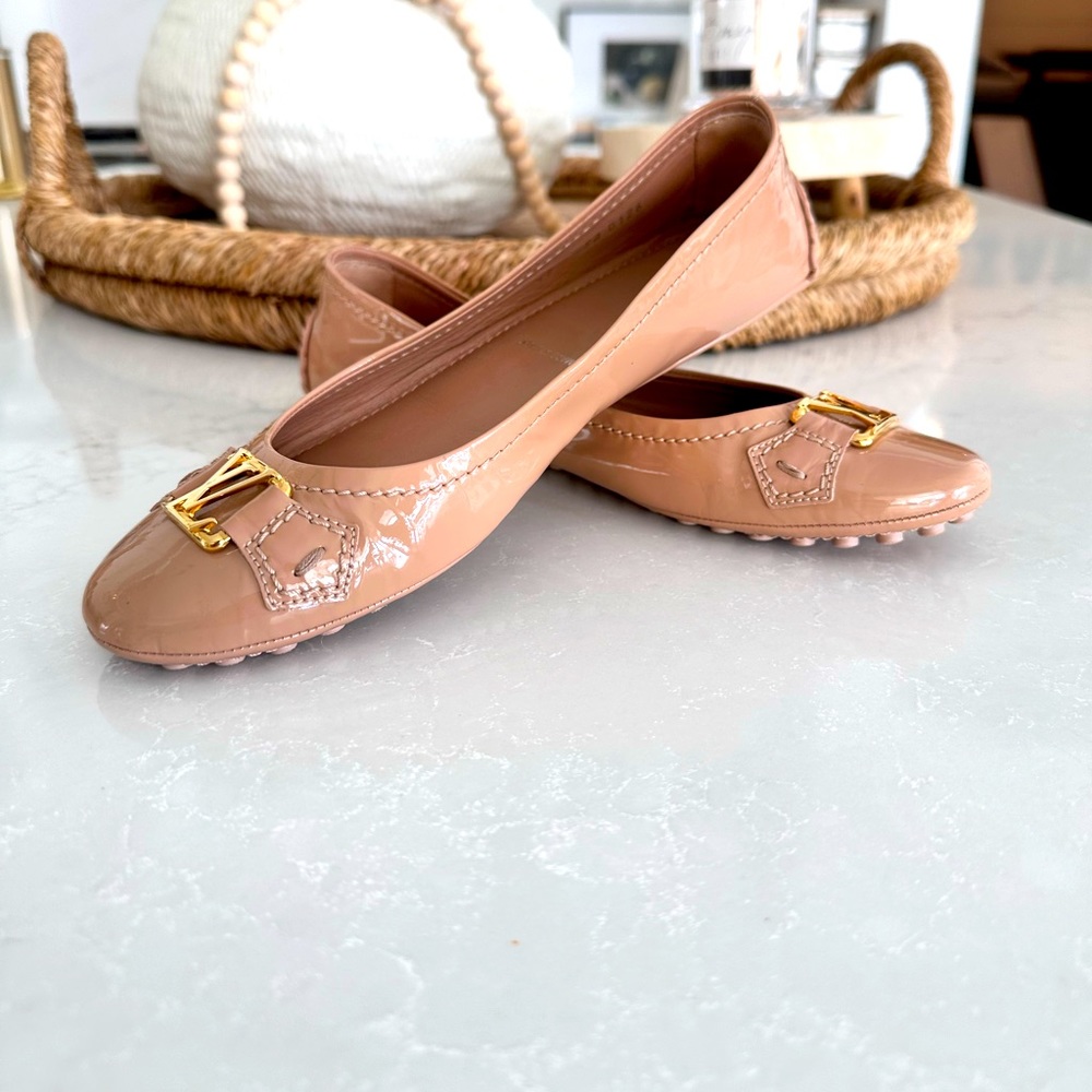 Louis Vuitton Flats size 37 Nude